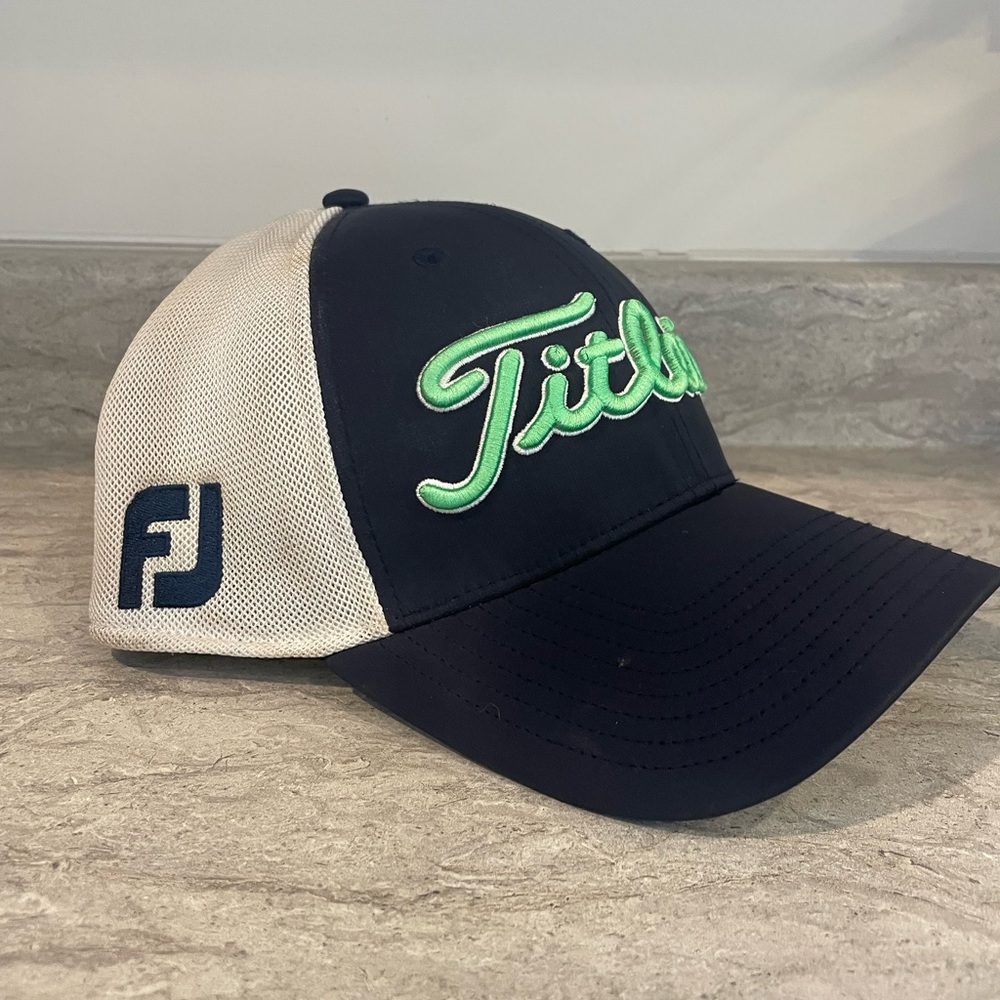Titleist PRO V1 Golf Hat